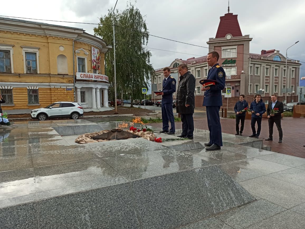 В Чистополе сотрудники следственных органов почтили память жертв фашизма