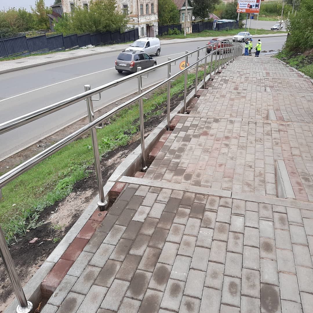 В Чистополе завершается благоустройство тротуара