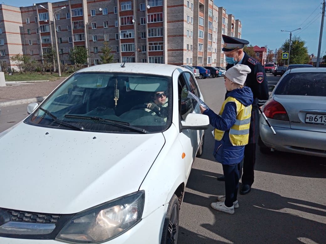 В течение Недели безопасности в Чистополе проходят акции по пропаганде ПДД