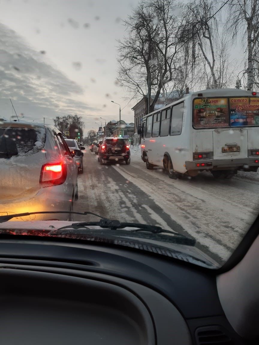 На дорогах Чистополя образовались пробки