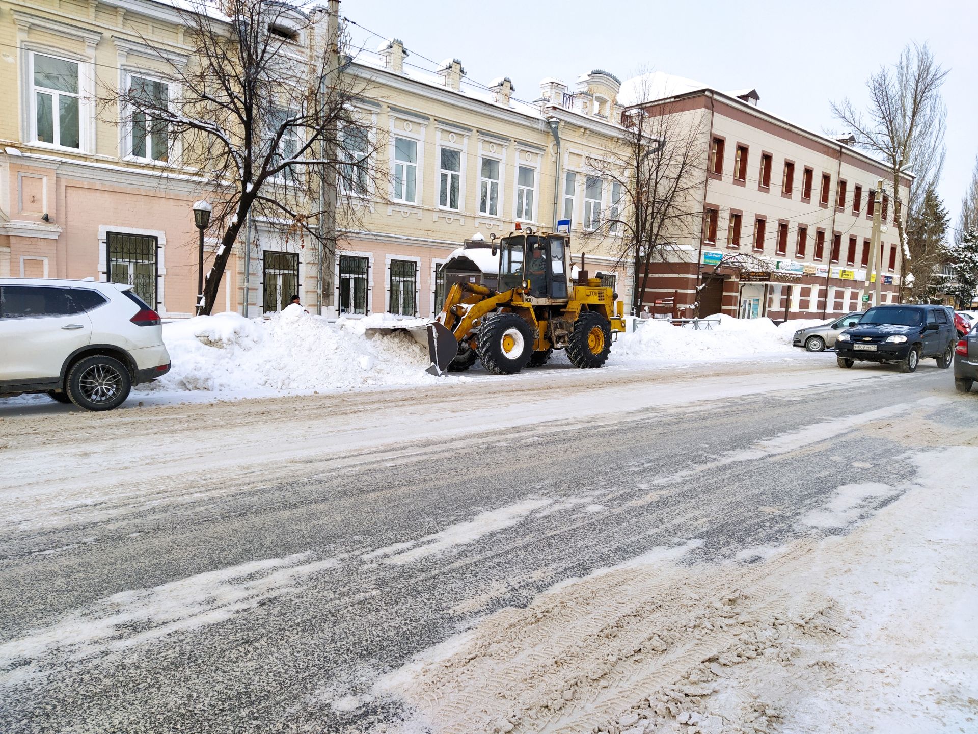 На улицах Чистополя работает более 20 единиц снегоуборочной техники