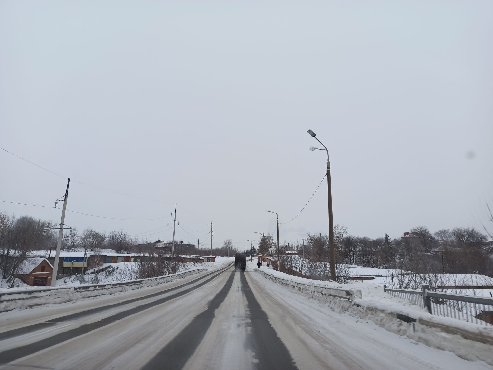 Дороги на центральных улицах Чистополя очистили от снега