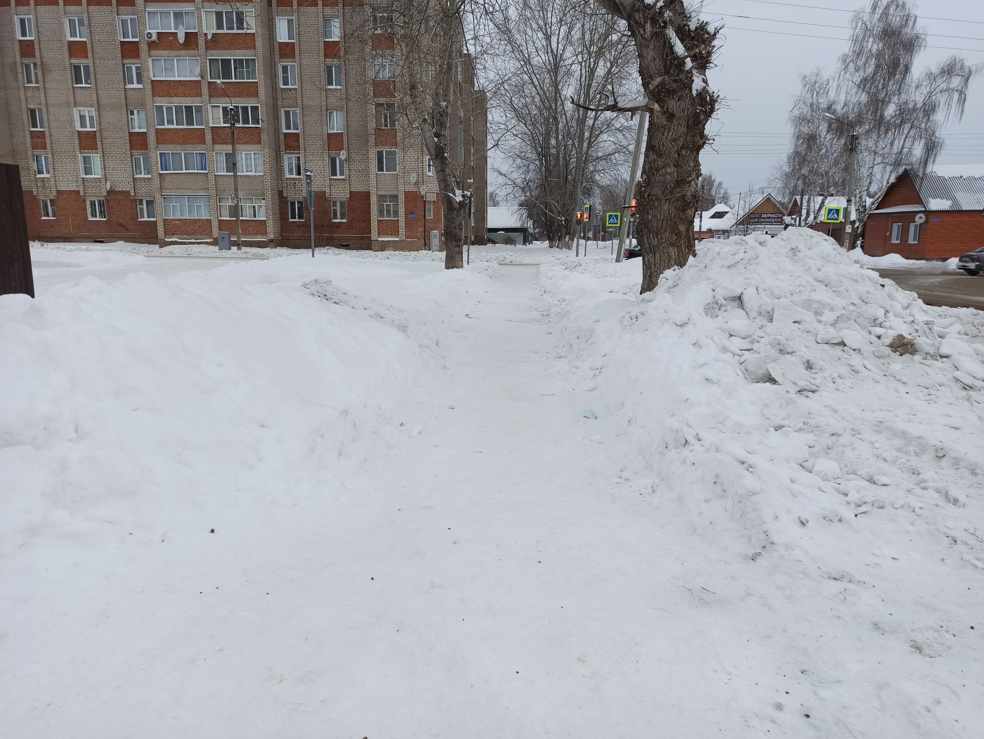 Дороги на центральных улицах Чистополя очистили от снега