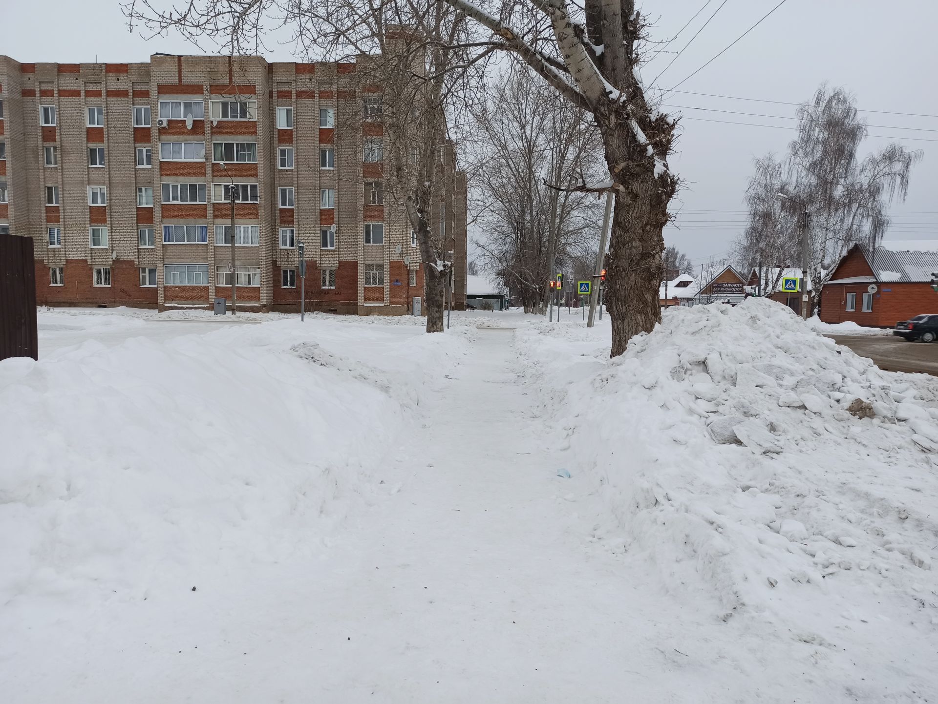 Дороги на центральных улицах Чистополя очистили от снега