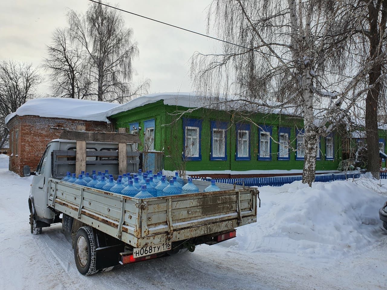 Верующие передали временному инфекционному госпиталю Чистополя почти 1000 литров питьевой воды