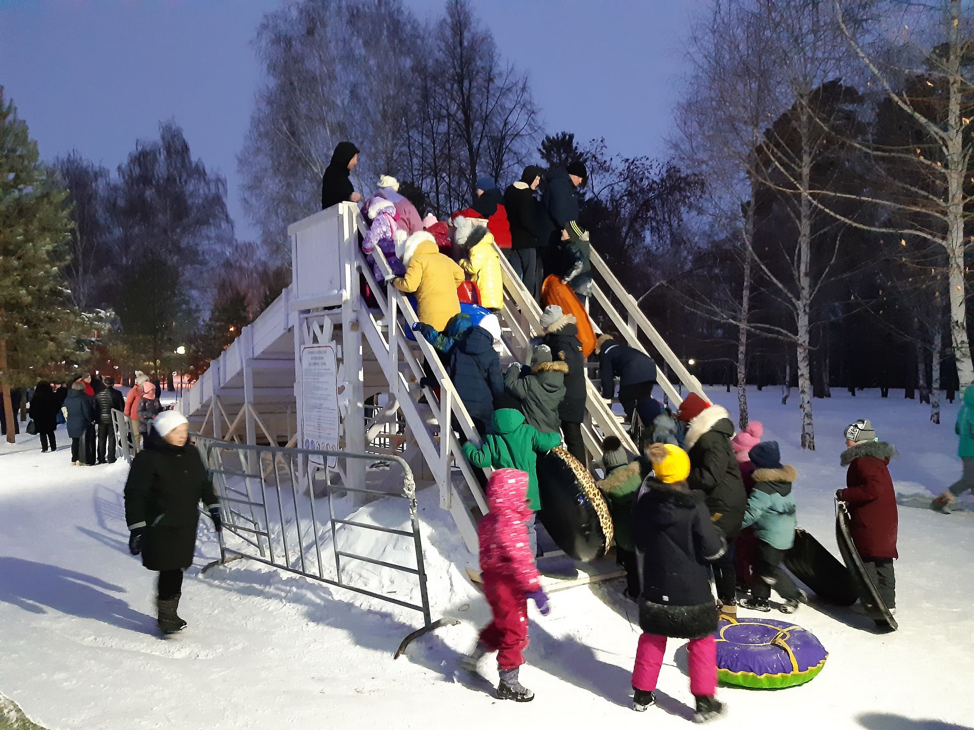 Новогодние каникулы в Чистополе проходят весело!(Фоторепортаж)