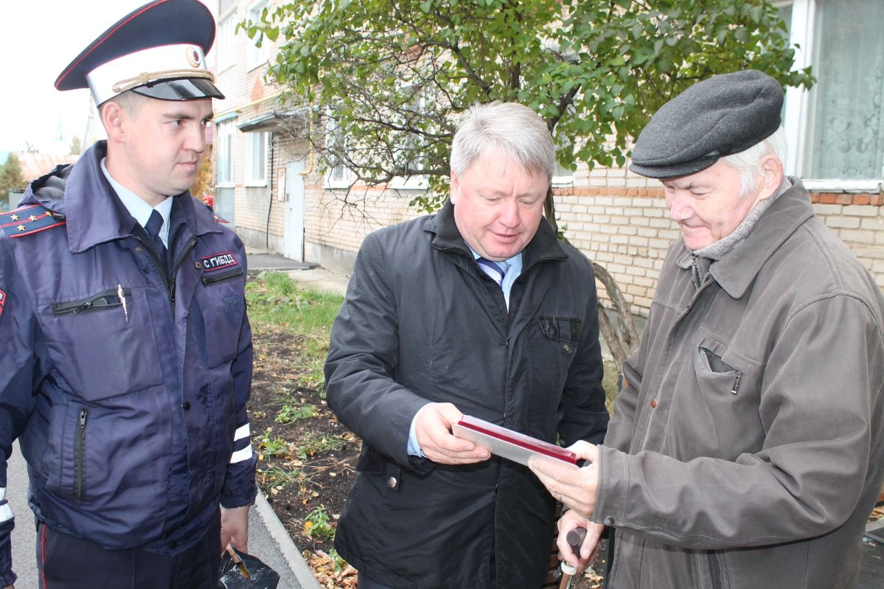 Ветеранов чистопольской ГИБДД поздравили с праздником