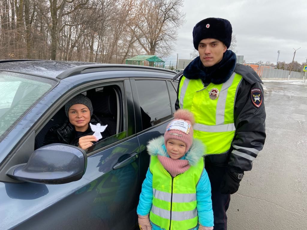 В Чистополе дошколята напомнили пешеходам и водителям правила дорожного движения