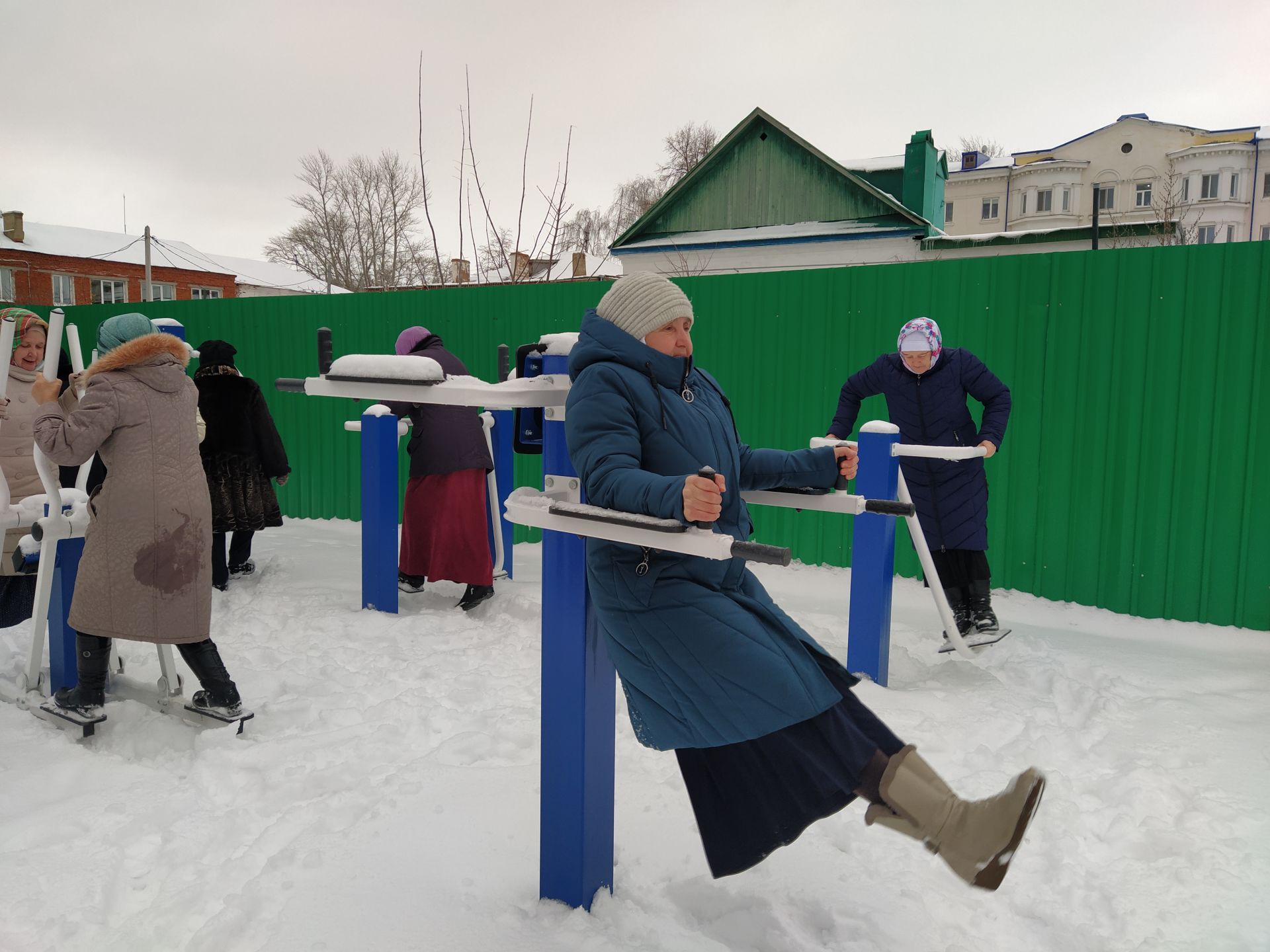 В двух микрорайонах Чистополя появились новые спортивные тренажеры