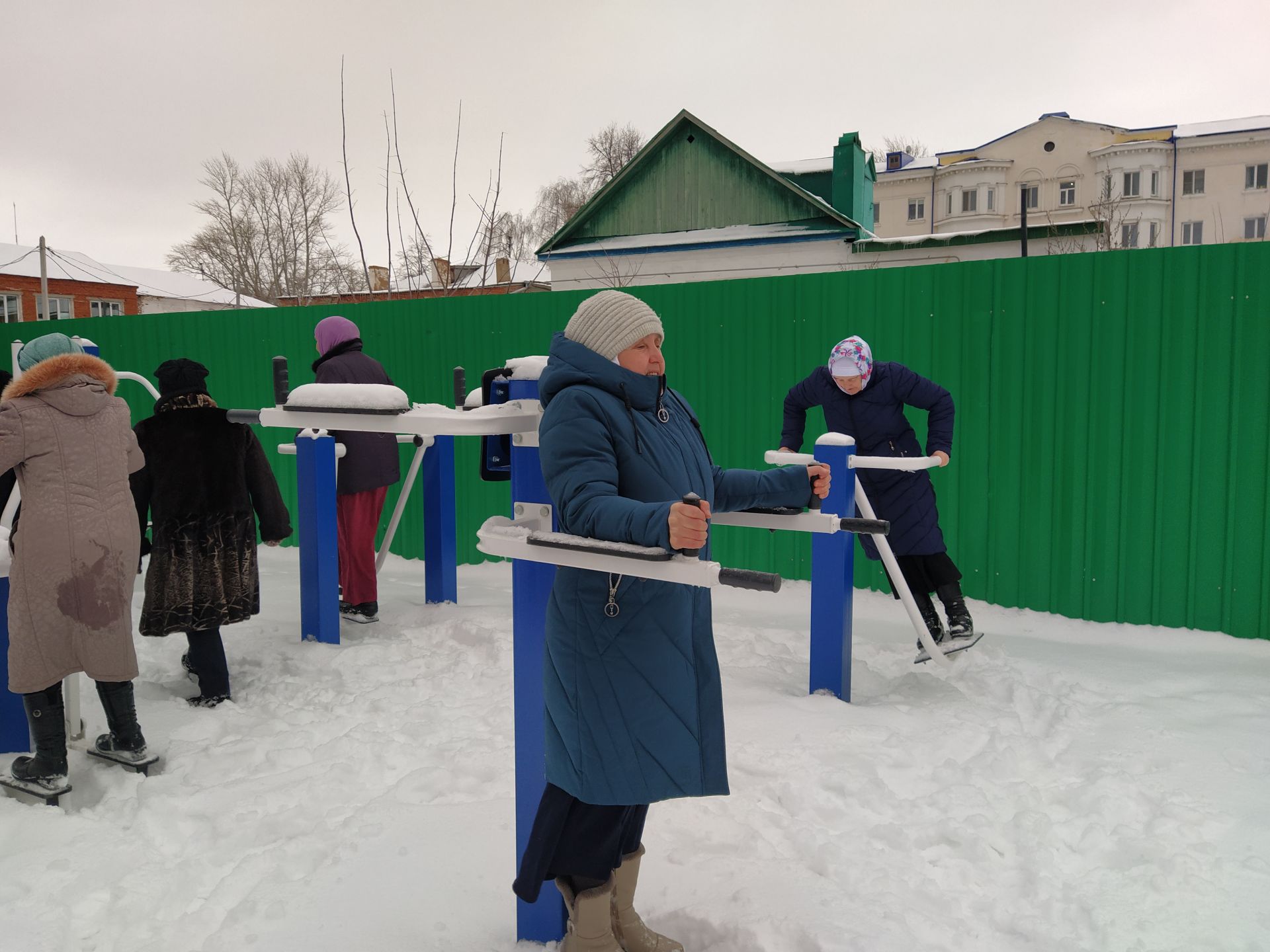 В двух микрорайонах Чистополя появились новые спортивные тренажеры