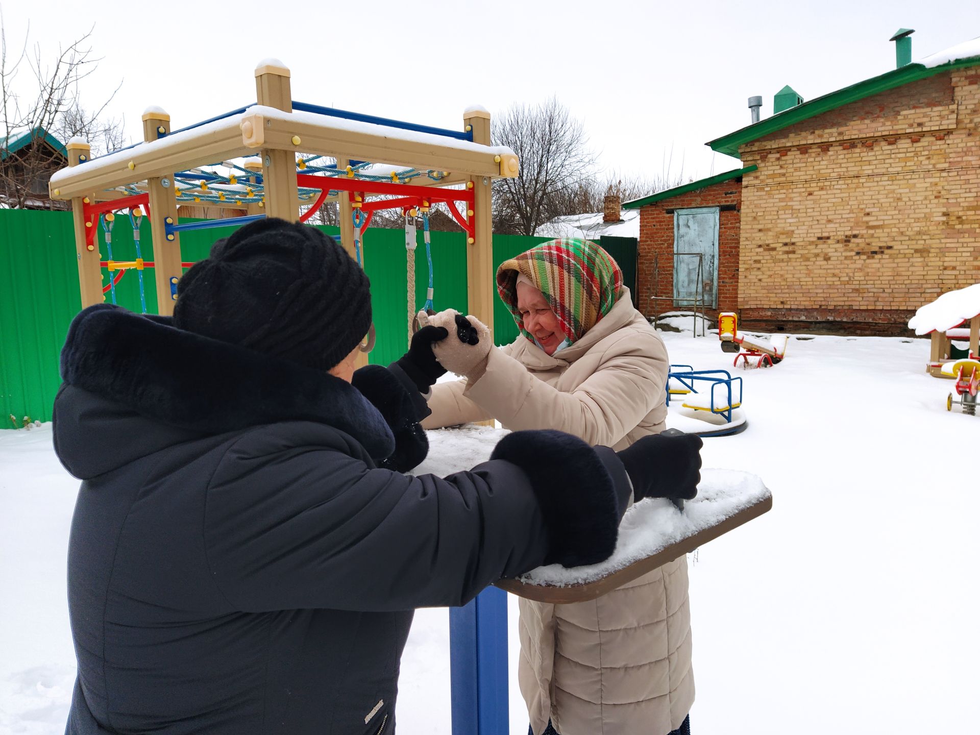 В двух микрорайонах Чистополя появились новые спортивные тренажеры