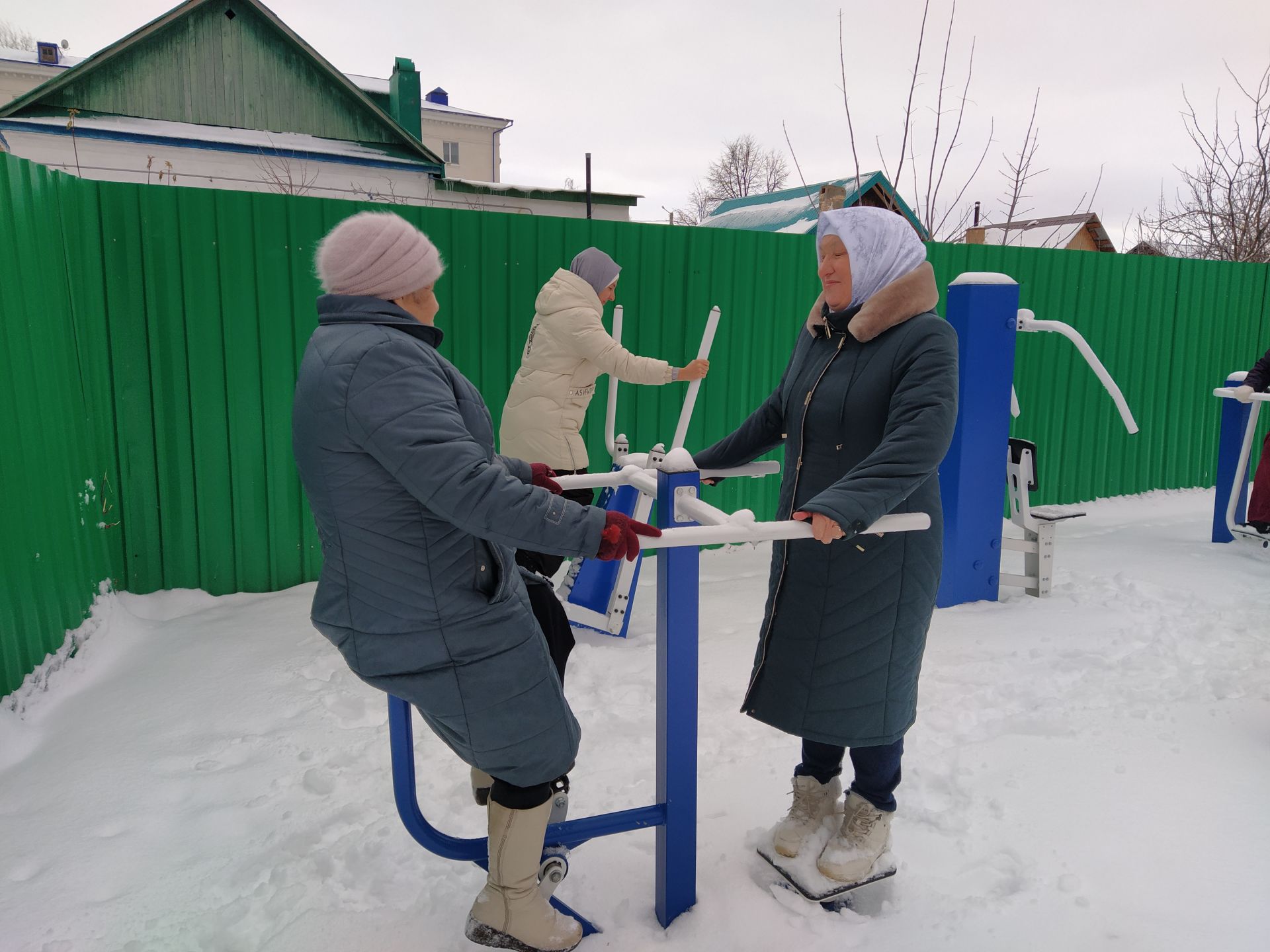 В двух микрорайонах Чистополя появились новые спортивные тренажеры