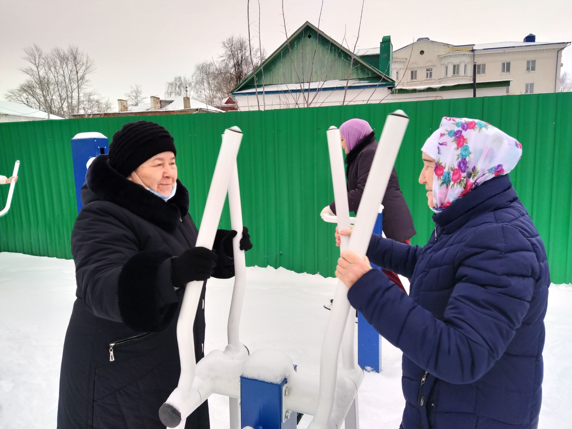 В двух микрорайонах Чистополя появились новые спортивные тренажеры