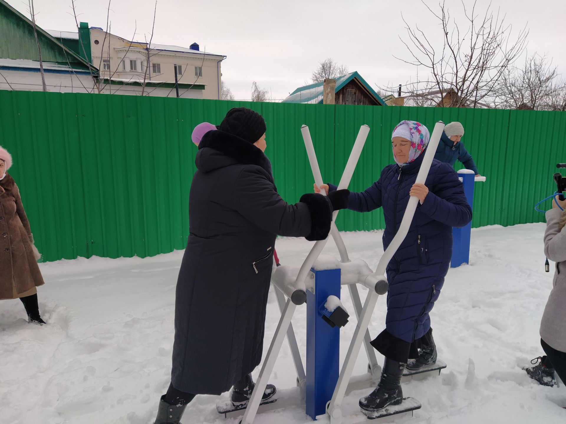 В двух микрорайонах Чистополя появились новые спортивные тренажеры