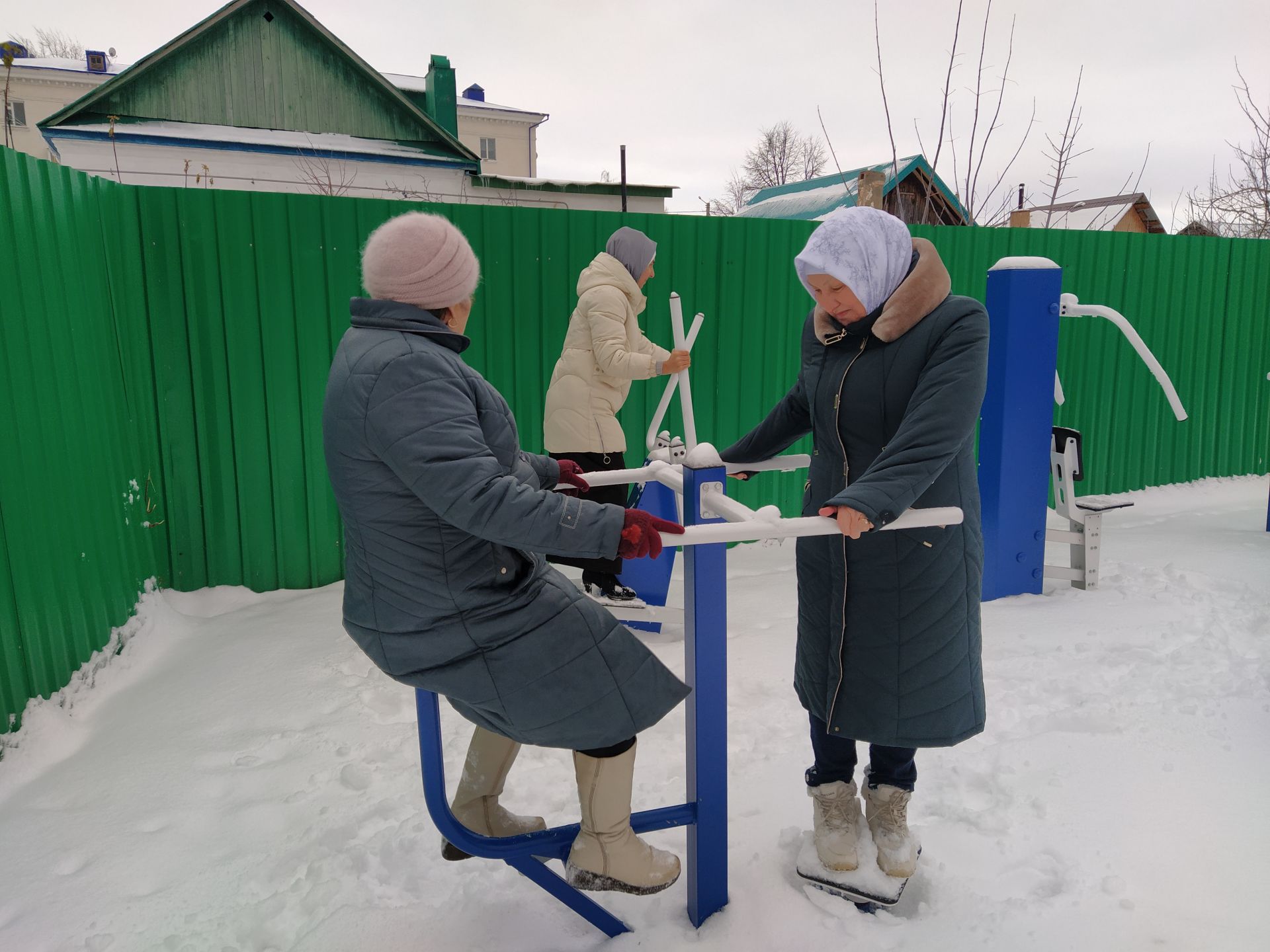 В двух микрорайонах Чистополя появились новые спортивные тренажеры