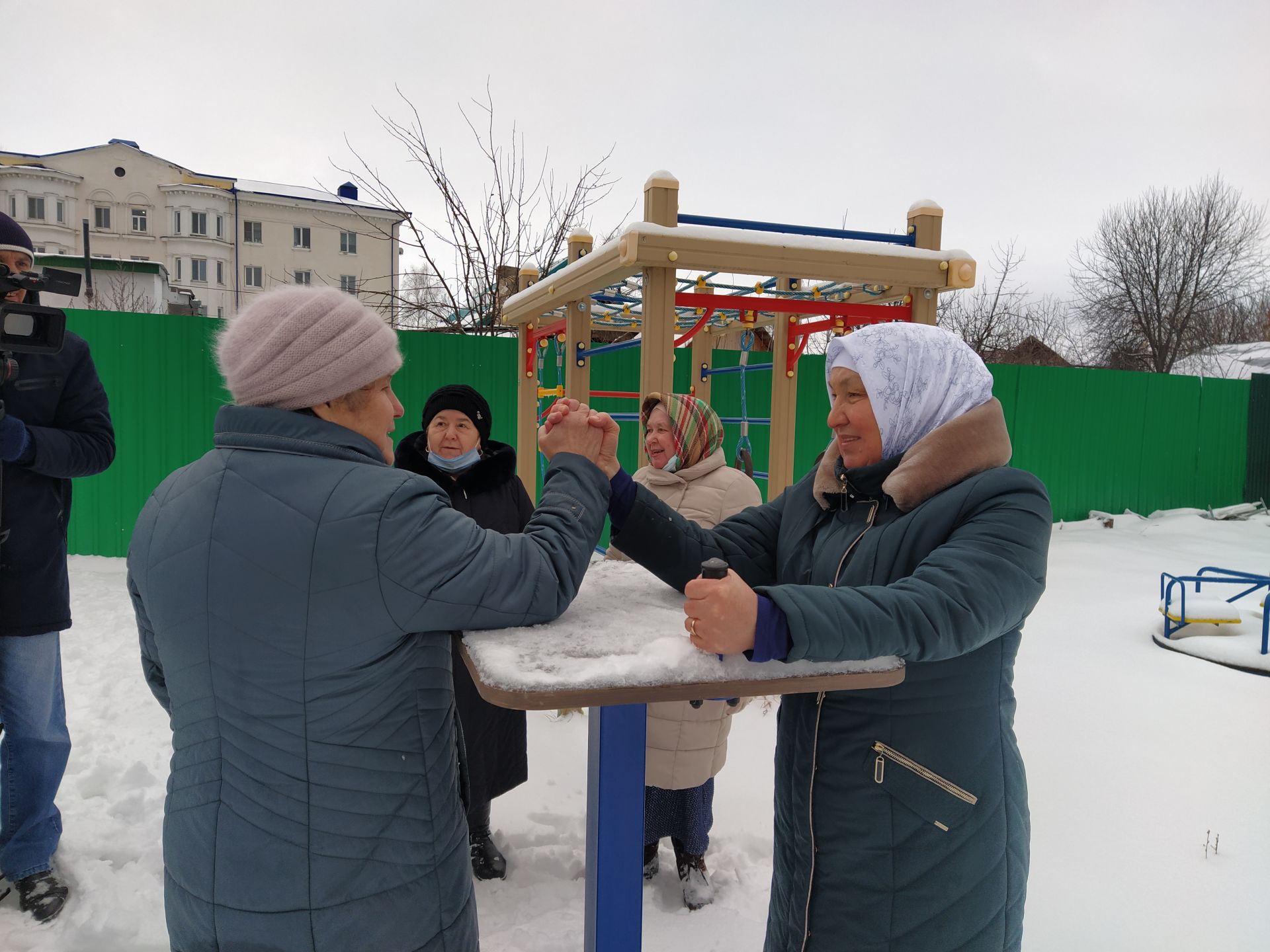 В двух микрорайонах Чистополя появились новые спортивные тренажеры