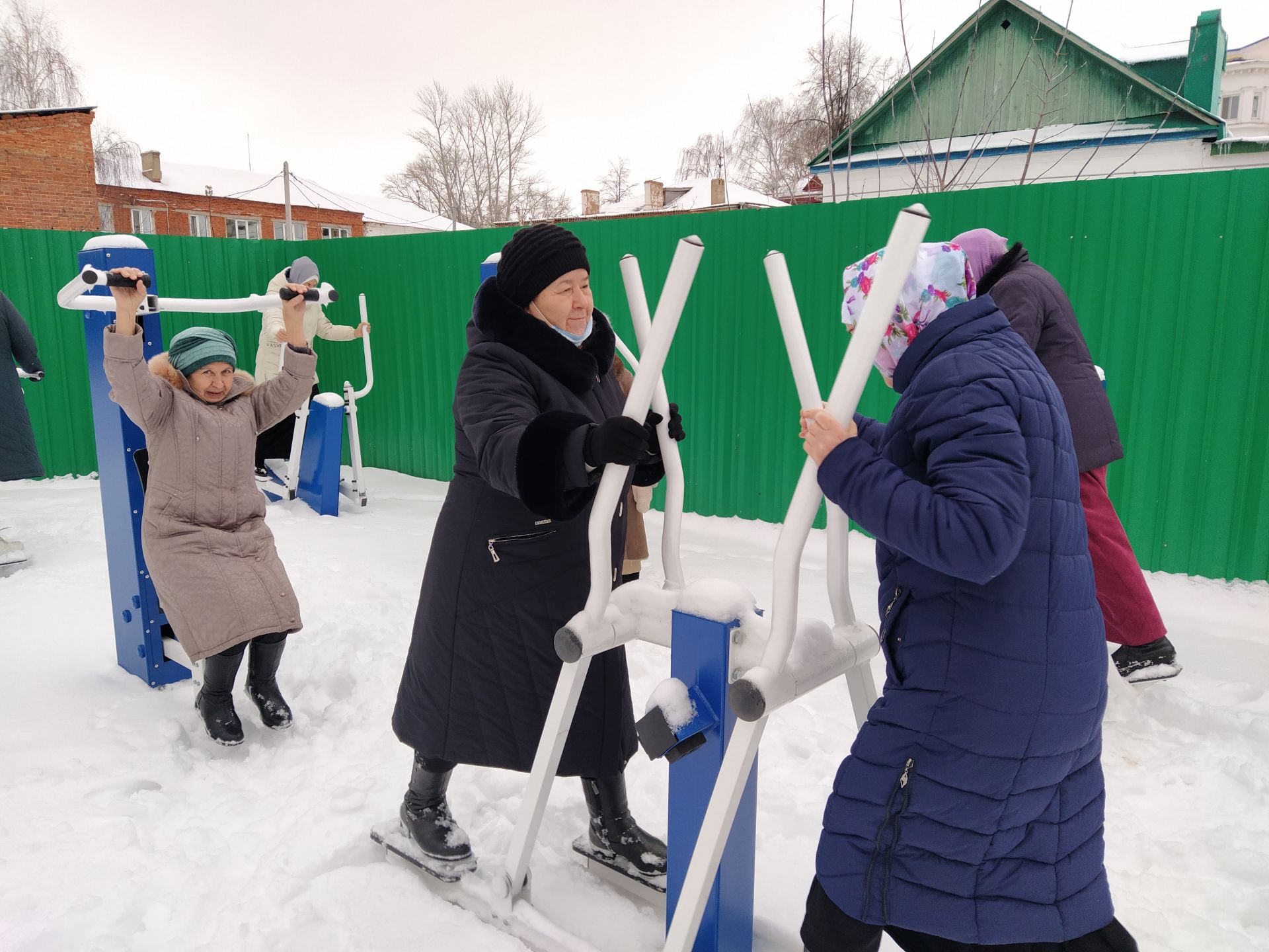 В двух микрорайонах Чистополя появились новые спортивные тренажеры