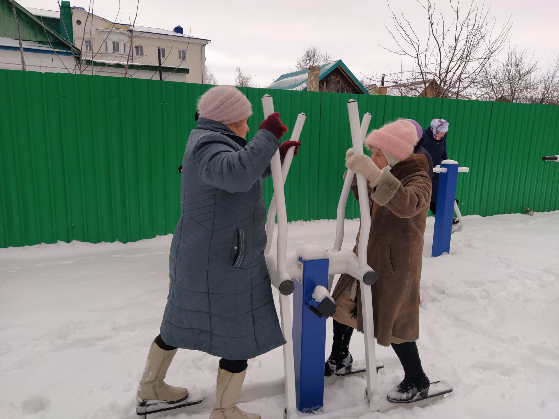 В двух микрорайонах Чистополя появились новые спортивные тренажеры