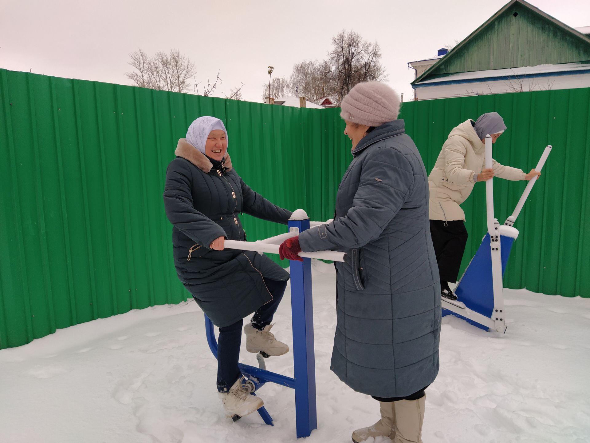 В двух микрорайонах Чистополя появились новые спортивные тренажеры