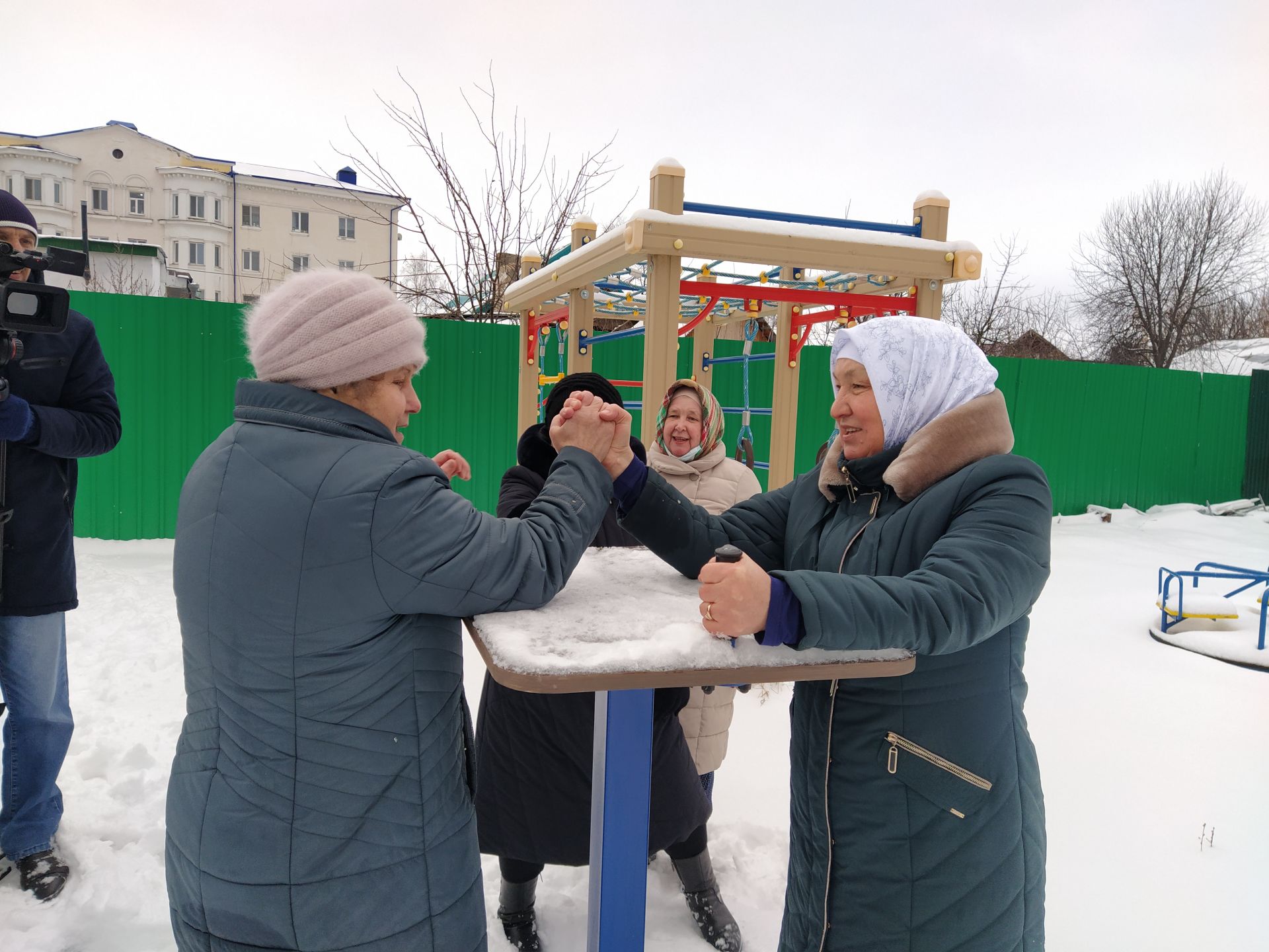 В двух микрорайонах Чистополя появились новые спортивные тренажеры