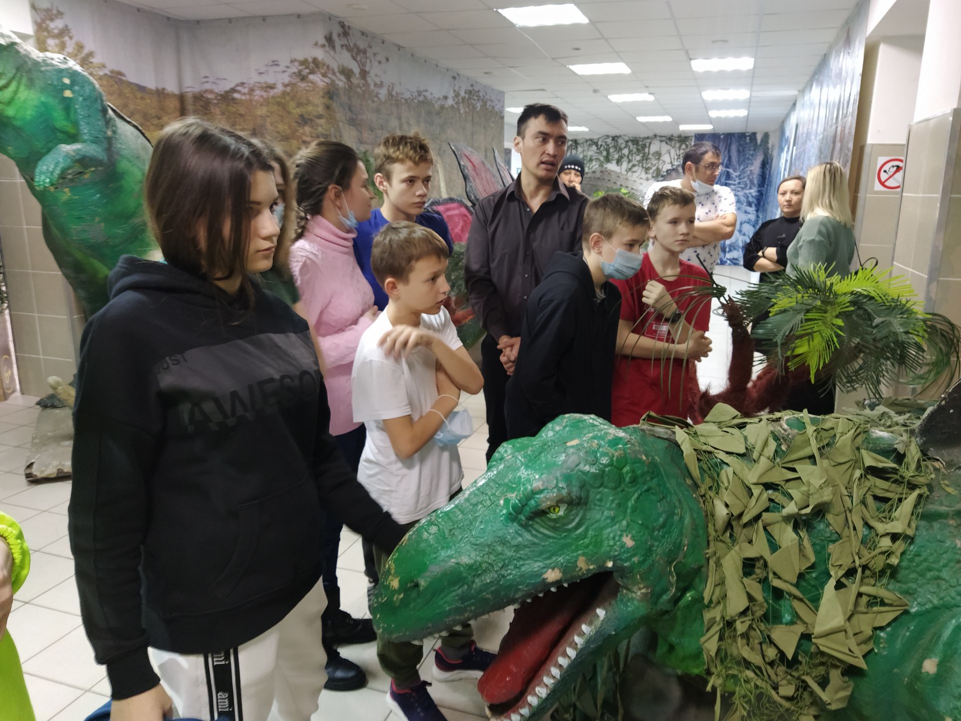 Воспитанники чистопольского детдома побывали в «парке юрского периода»