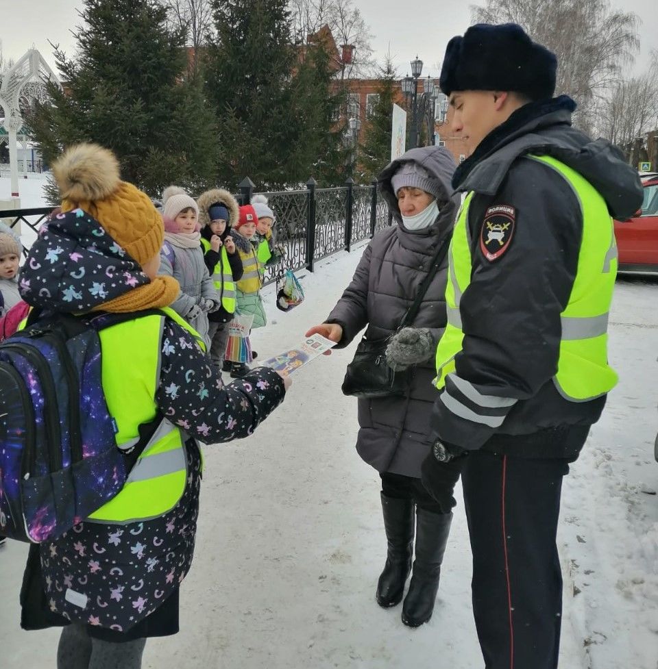 Чистопольские школьники провели акцию «Будь внимателен на дороге»