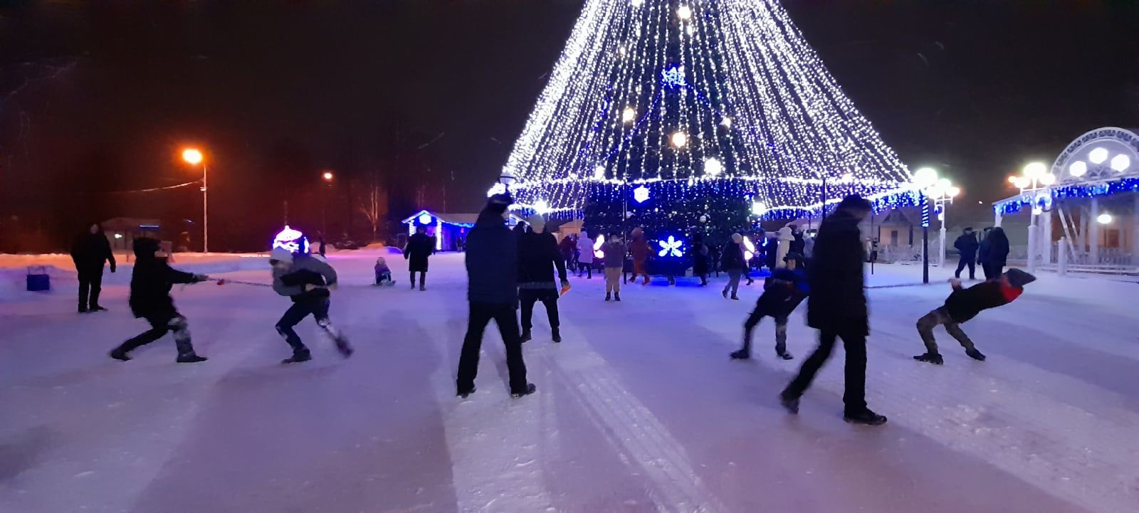 В Чистополе отмечают наступление Нового года (фоторепортаж)