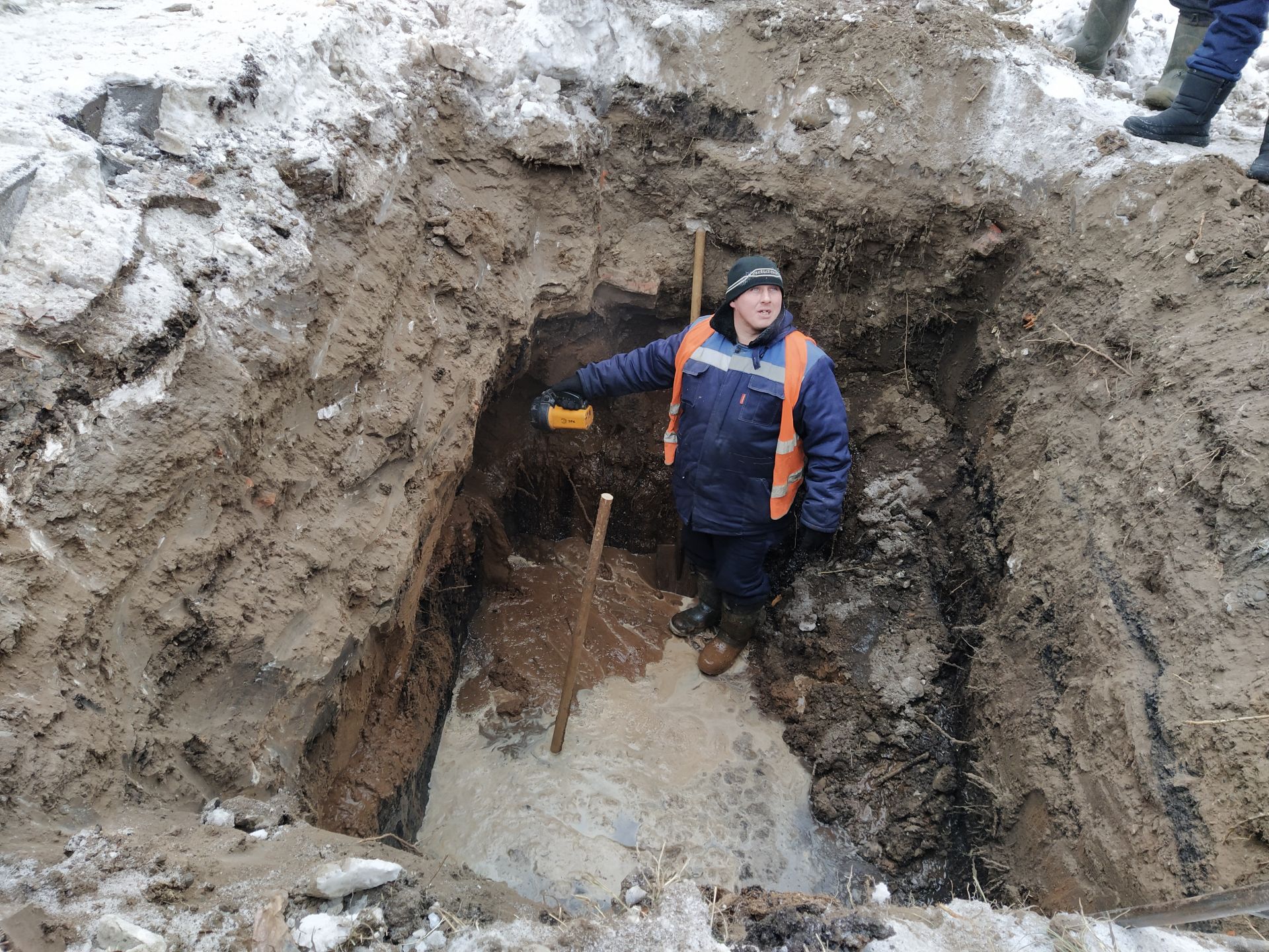 Гендиректор водоканала заверил, что чистопольцы не останутся без воды (Фото и видео с места происшествия)