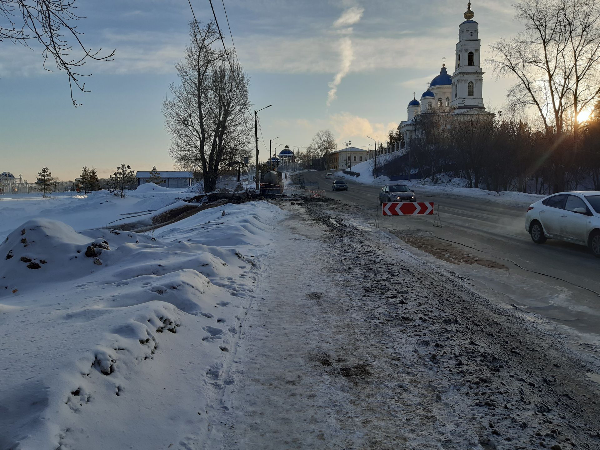 Из-за прорыва трубы на центральной дороге Чистополь останется без воды