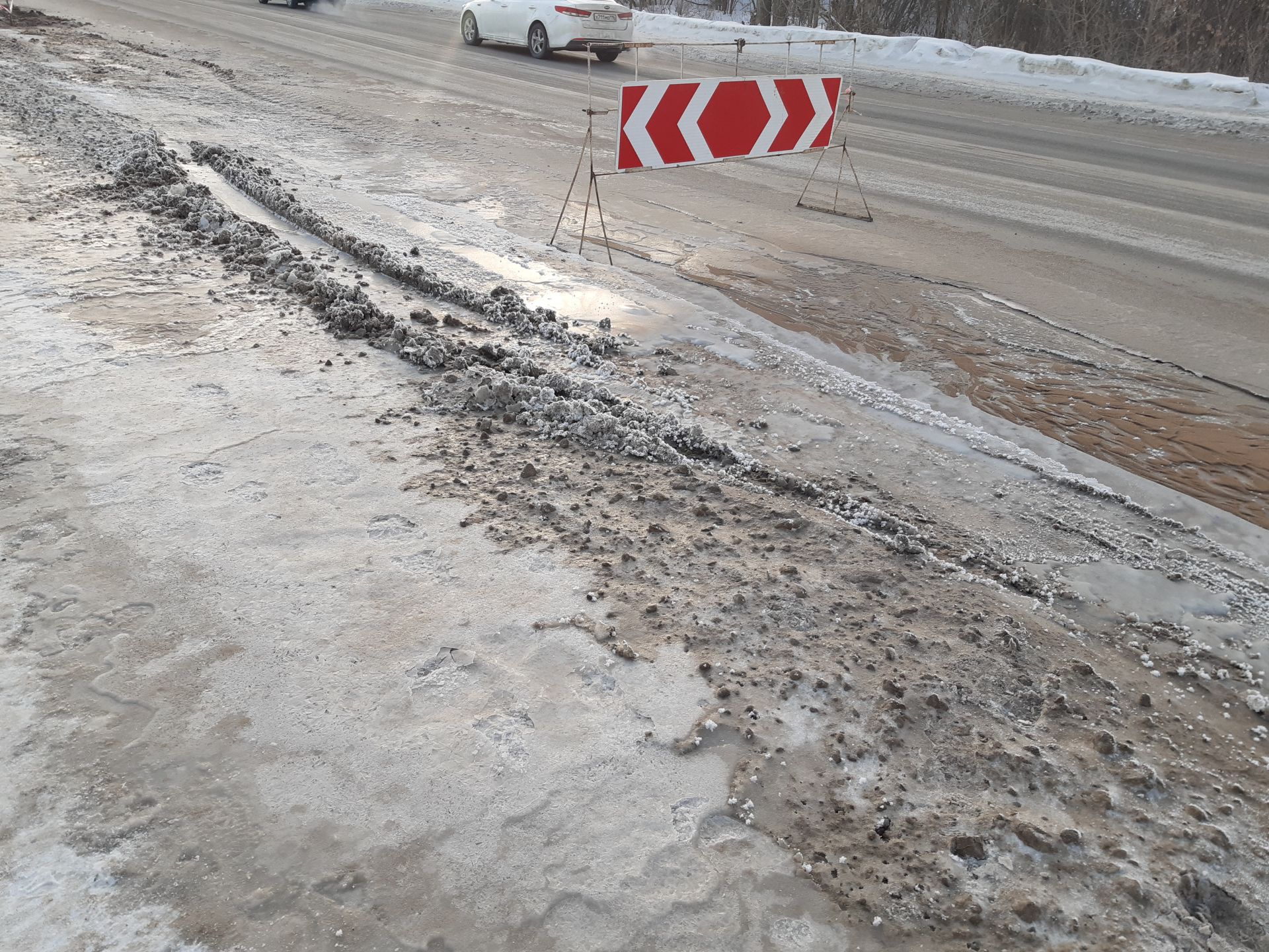 Из-за прорыва трубы на центральной дороге Чистополь останется без воды