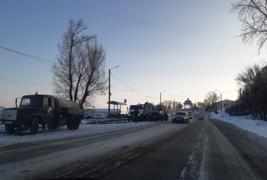 Устранение коммунальной аварии в Чистополе почти на финишной прямой: место прорыва трубы обнаружено