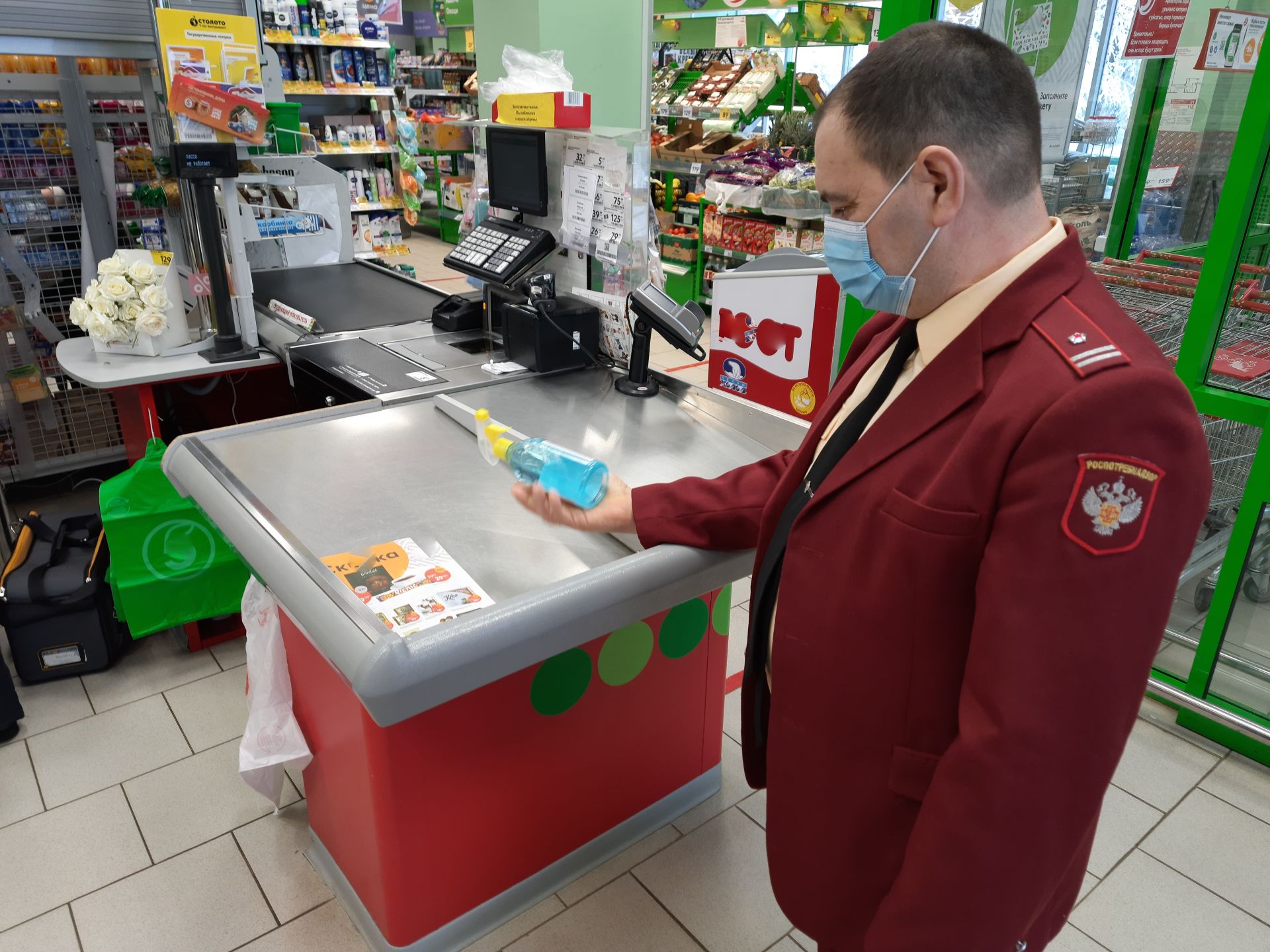 В Чистополе Роспотребнадзор проверил продуктовые магазины на соблюдение антиковидных мер