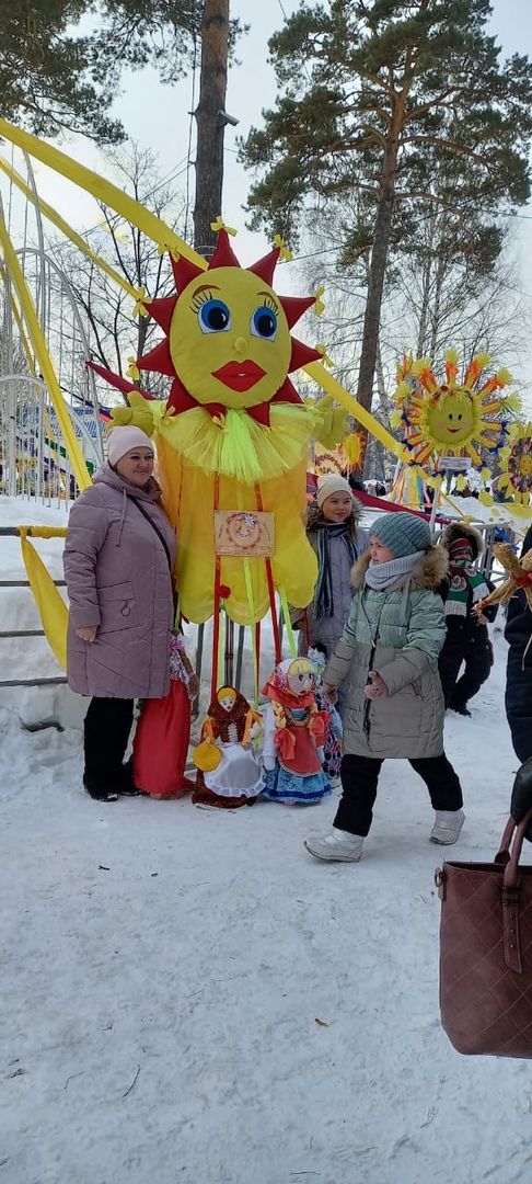 В Чистополе празднуют Широкую масленицу (фоторепортаж)