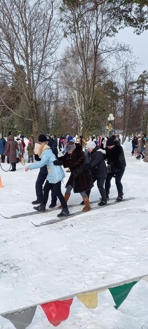 В Чистополе празднуют Широкую масленицу (фоторепортаж)