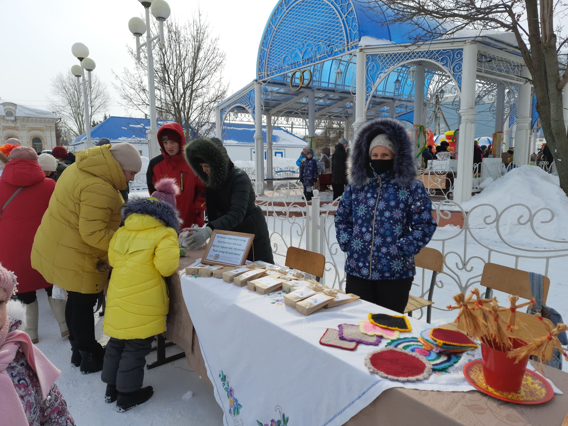 В Чистополе празднуют Широкую масленицу (фоторепортаж)