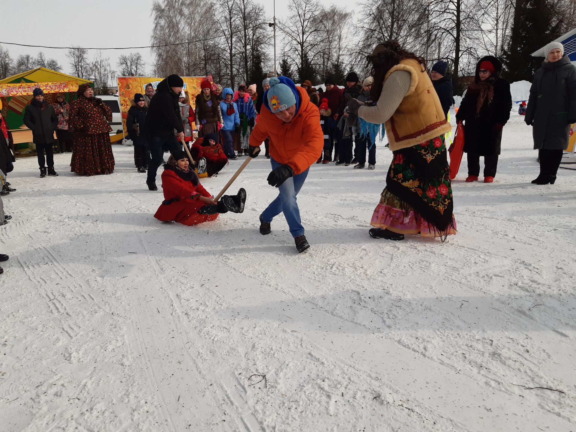 В Чистополе празднуют Широкую масленицу (фоторепортаж)