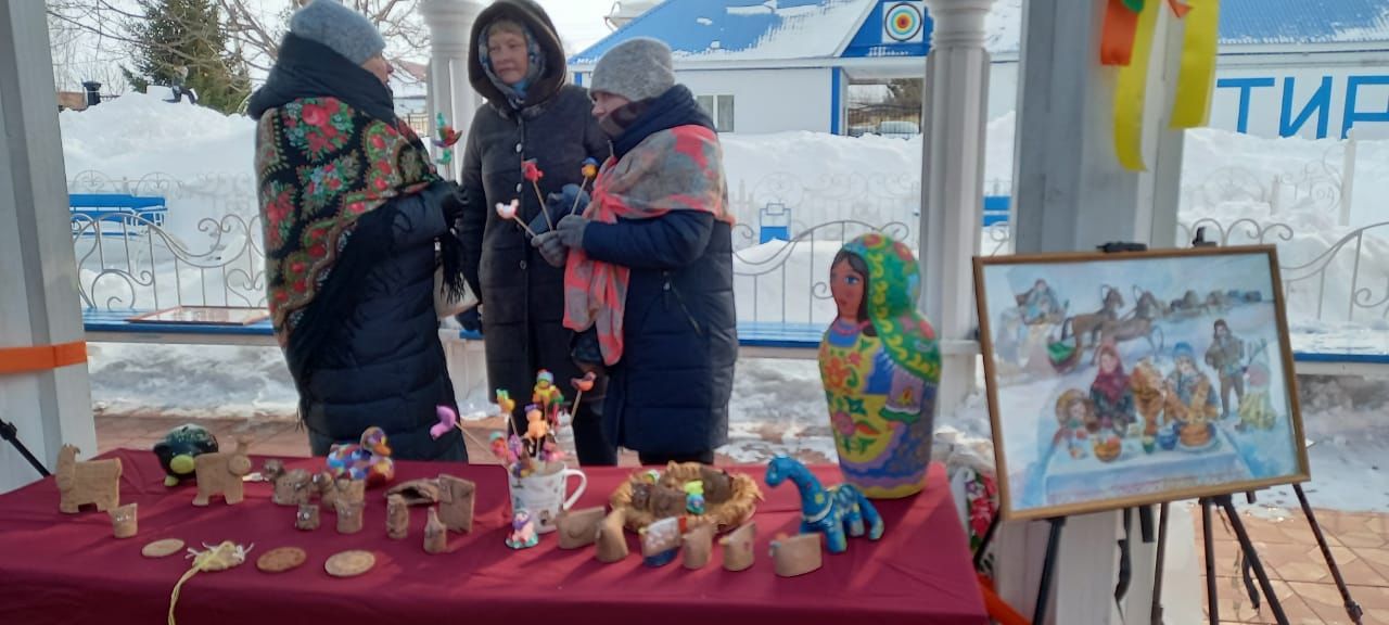 В Чистополе празднуют Широкую масленицу (фоторепортаж)