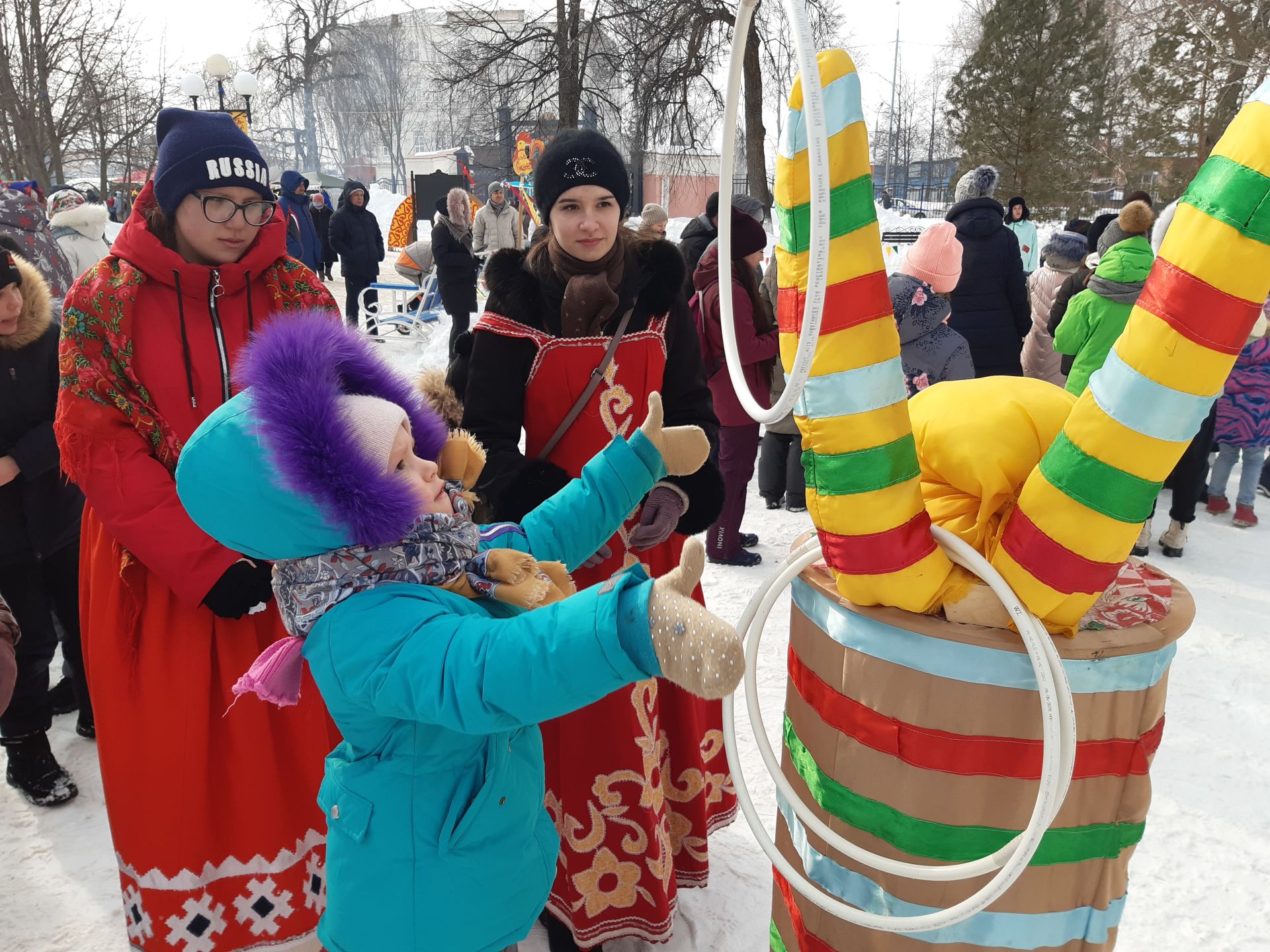 В Чистополе празднуют Широкую масленицу (фоторепортаж)