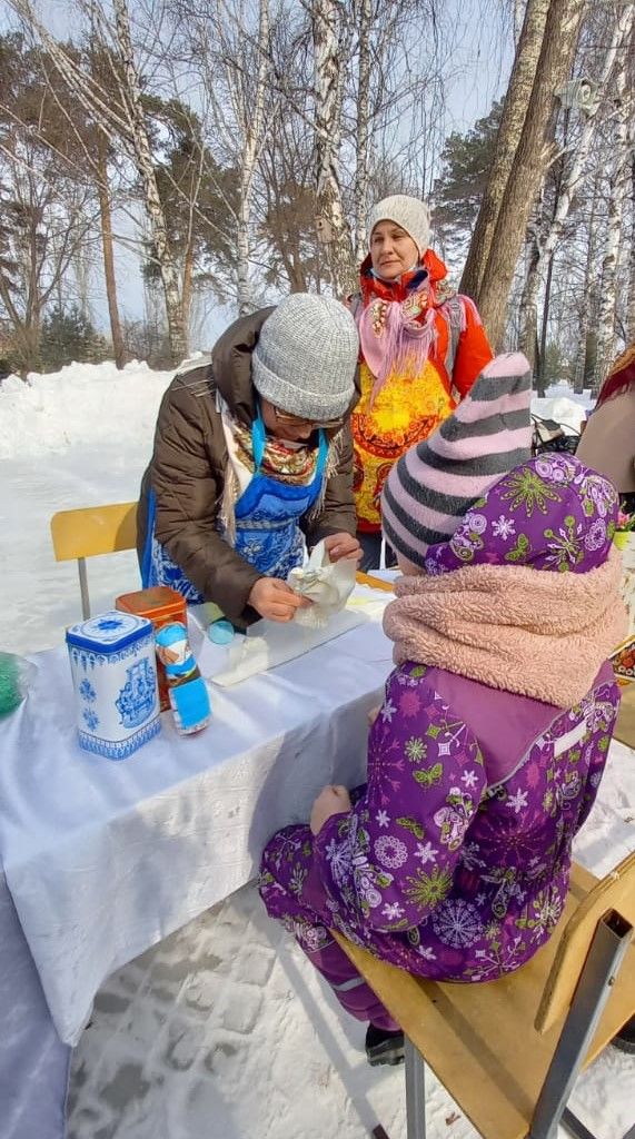 В Чистополе празднуют Широкую масленицу (фоторепортаж)