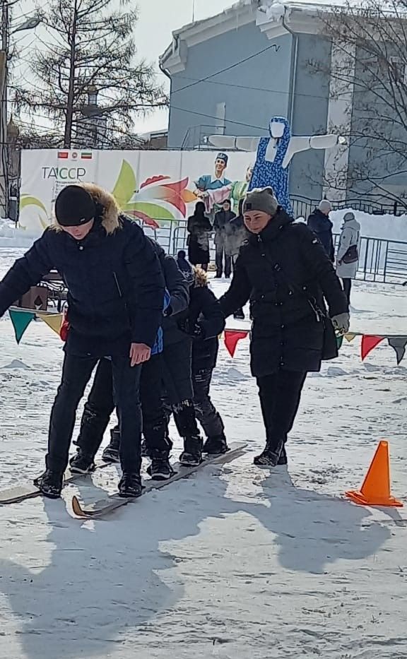 В Чистополе празднуют Широкую масленицу (фоторепортаж)