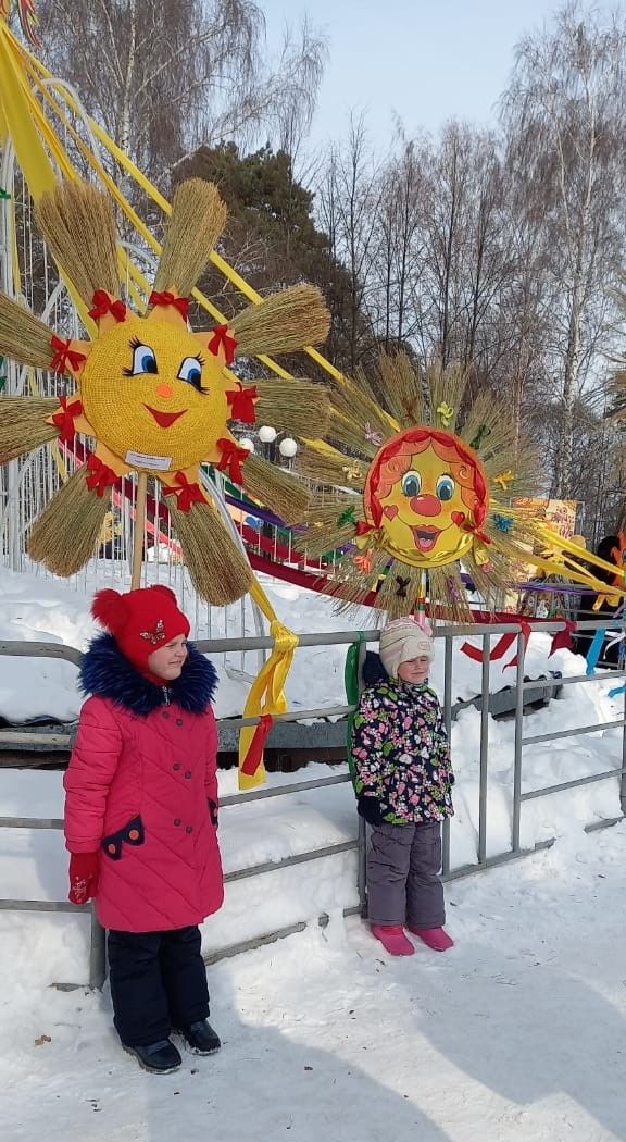 В Чистополе празднуют Широкую масленицу (фоторепортаж)