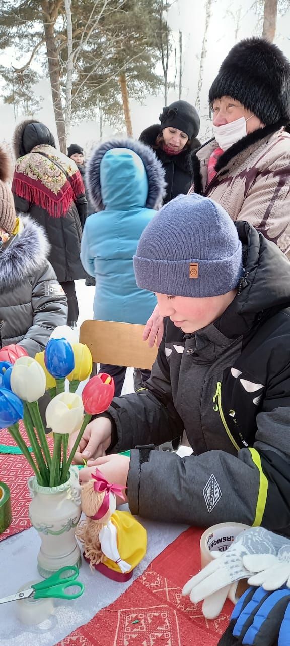 В Чистополе празднуют Широкую масленицу (фоторепортаж)