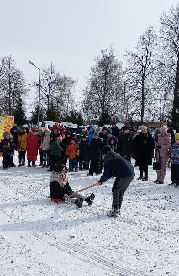 В Чистополе празднуют Широкую масленицу (фоторепортаж)