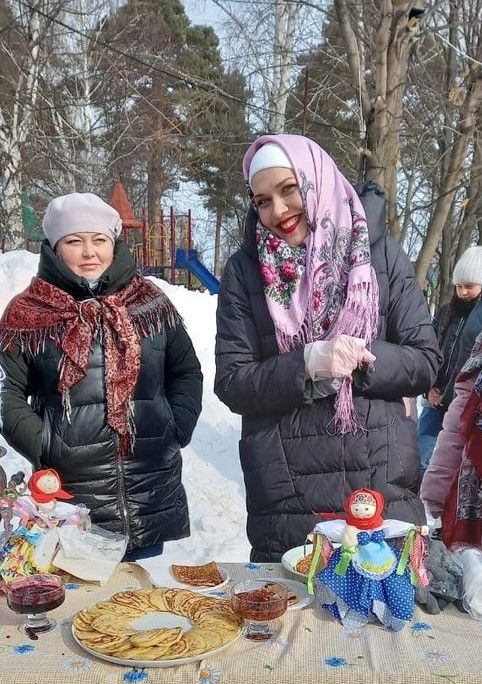 В Чистополе празднуют Широкую масленицу (фоторепортаж)