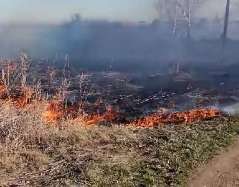 За неделю чистопольские пожарные 5 раз выезжали тушить горевшую сухую траву