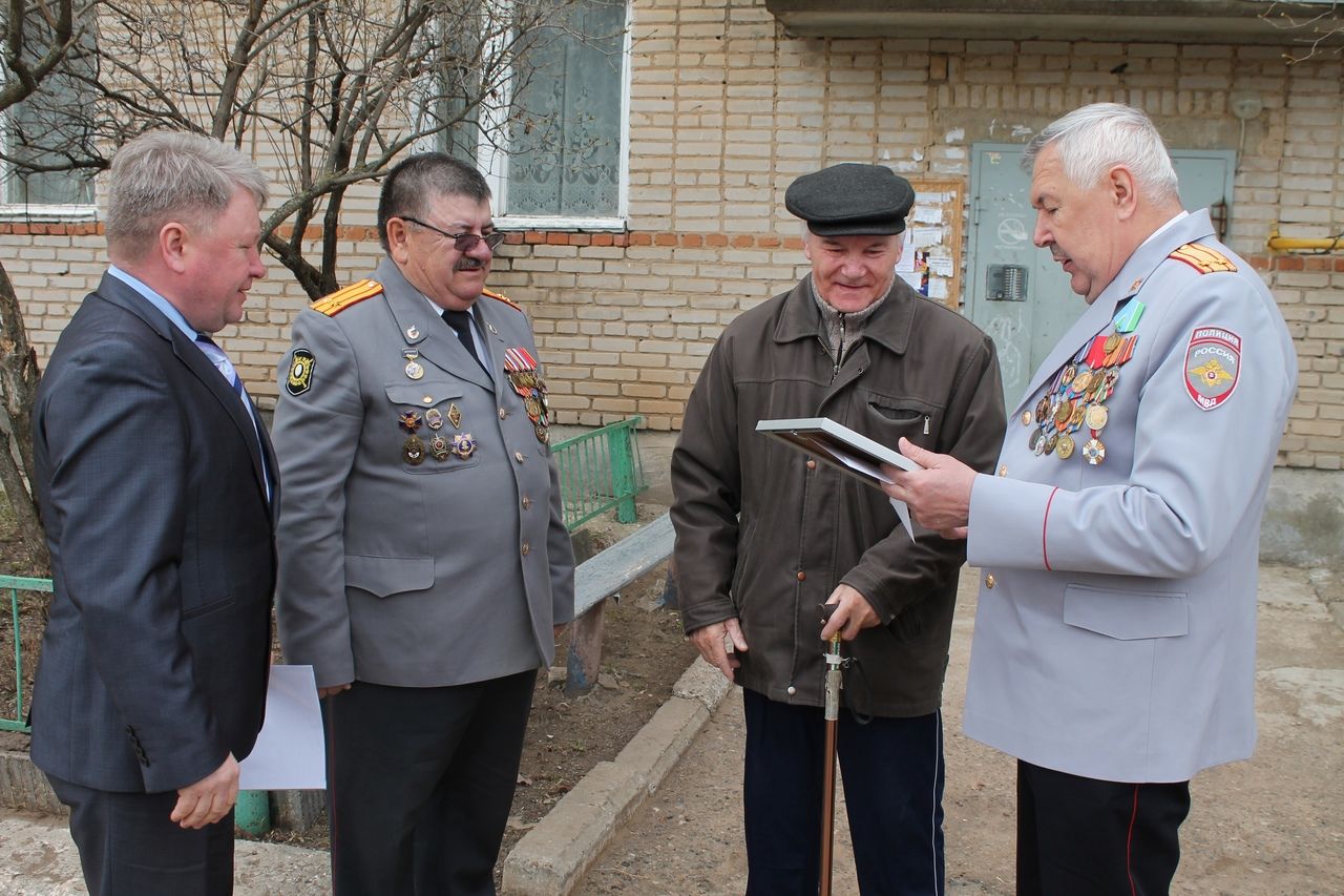 Молодых сотрудников чистопольской ГАИ поздравили с победой в конкурсе