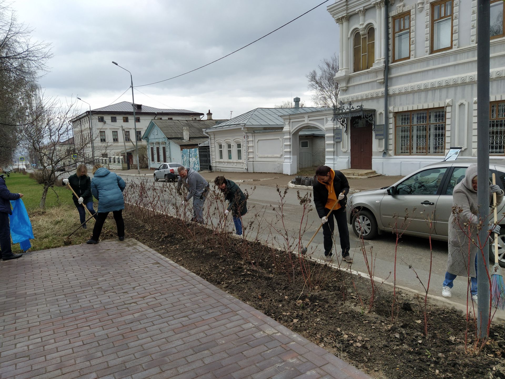 Чистопольцы массово вышли на Всероссийский субботник