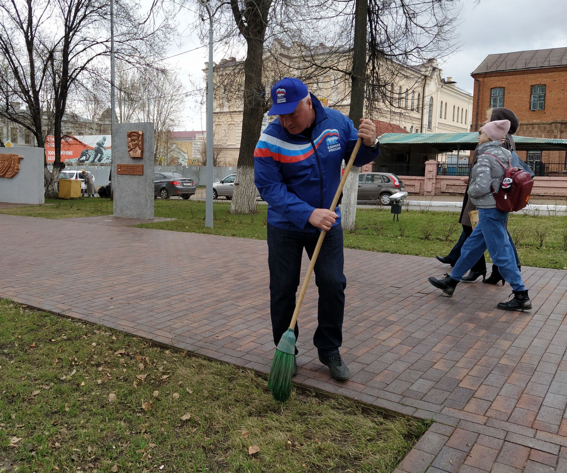 Глава Чистопольского района принял участие во Всероссийском субботнике