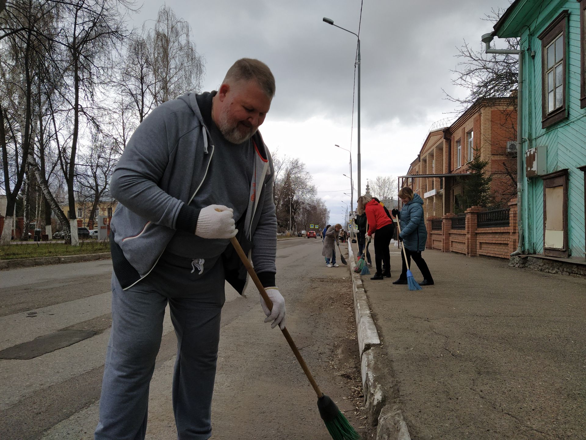 Чистопольцы массово вышли на Всероссийский субботник