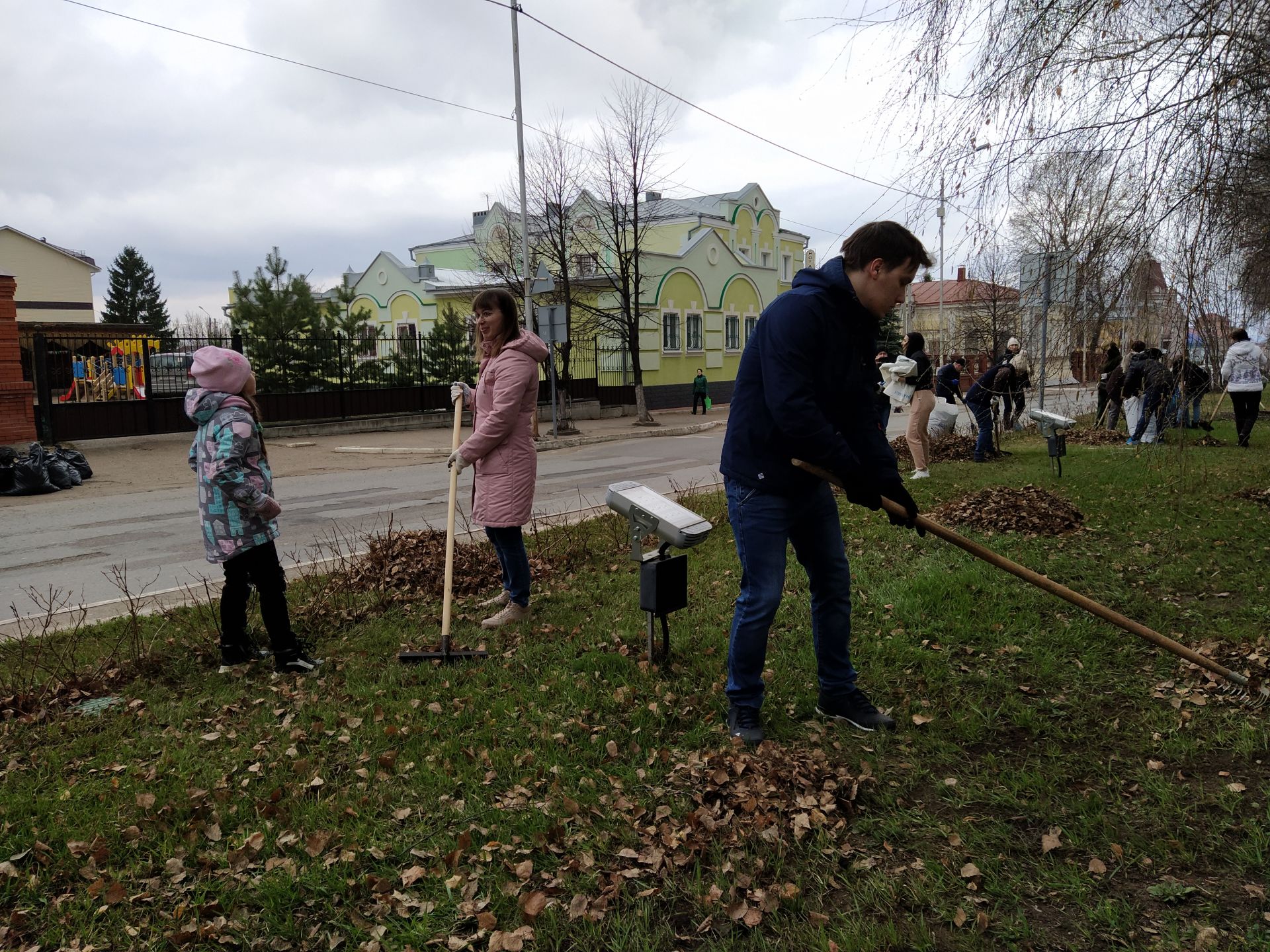 Глава Чистопольского района принял участие во Всероссийском субботнике